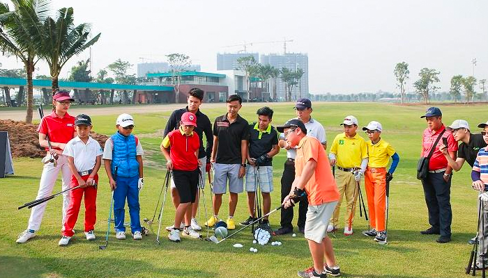 Khóa học chơi golf cho trẻ - Việt Úc