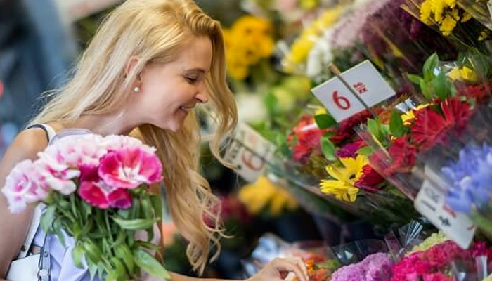 Cách chăm sóc hoa tươi mua về vẫn đẹp lung linh như tiệm