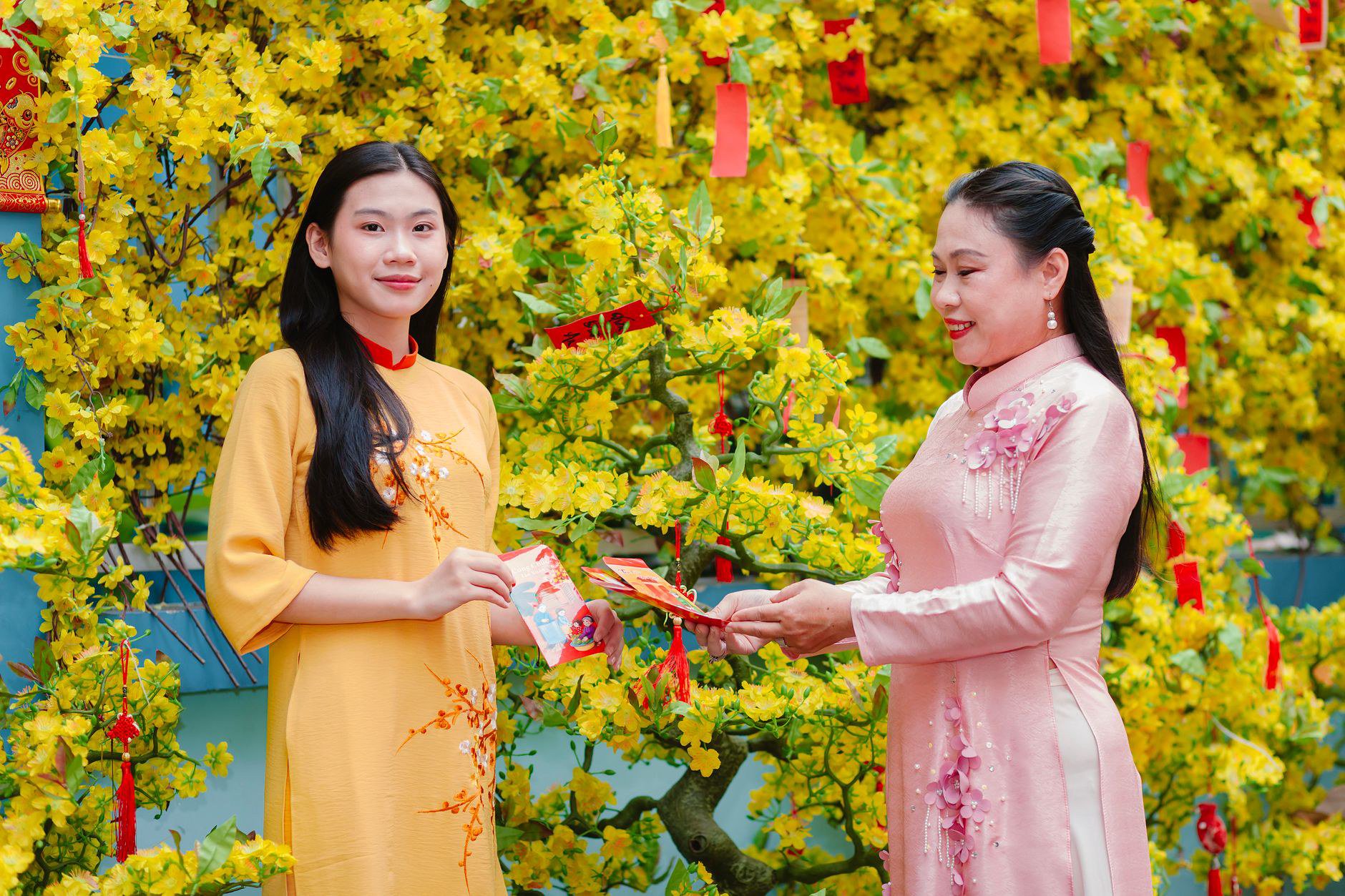 Gợi ý loại hoa hợp phong thủy cho dịp tân gia